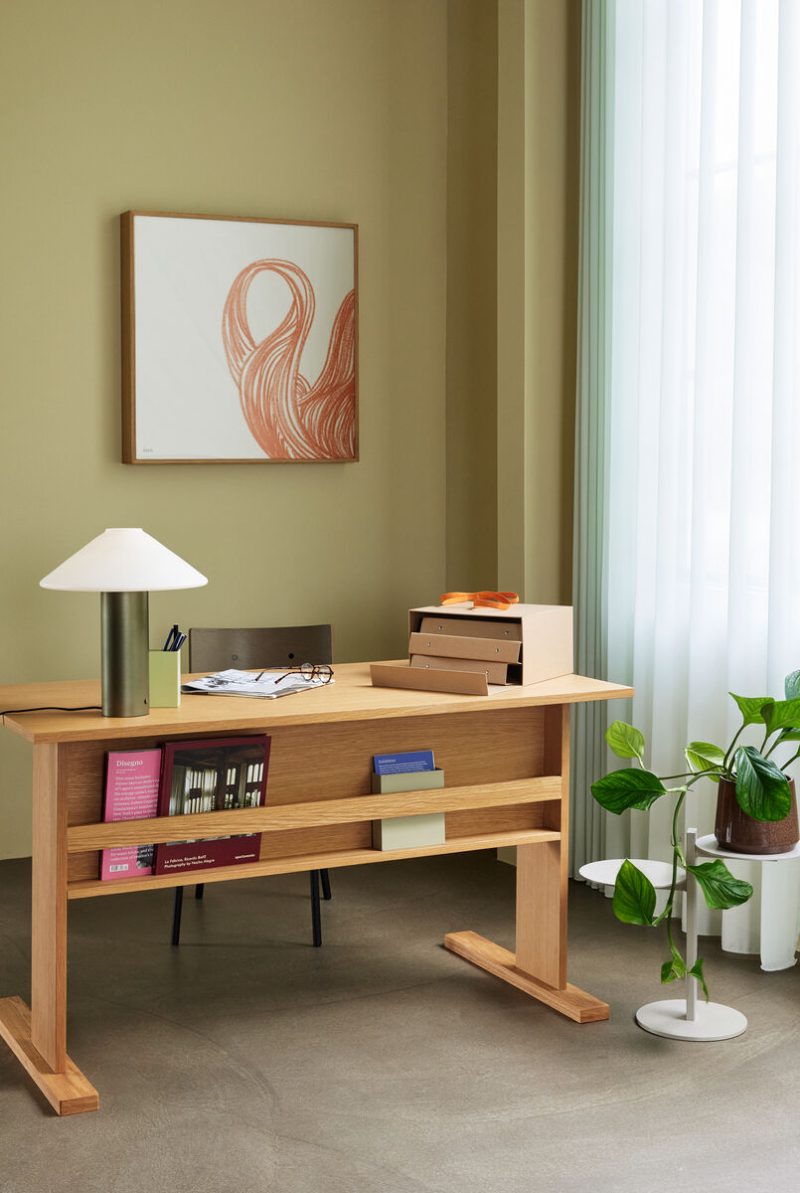 forma-desk-natural-f0ec7671a3075c46b8d5cd96241d6c2d-800x1193